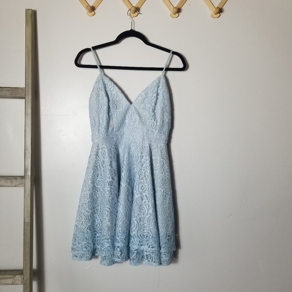 FASHION NOVA LIGHT BLUE LINED MINI DRESS SIZE MEDIUM